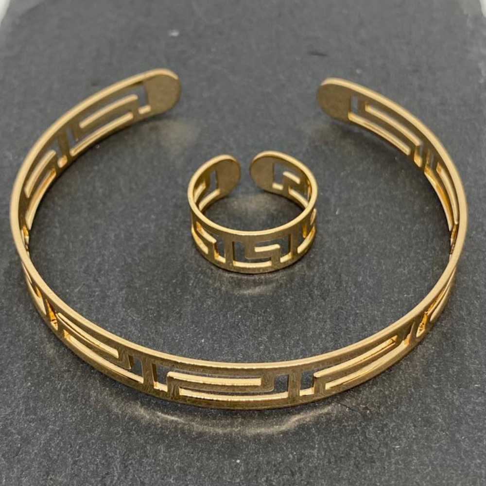 Armbånd og fingerring i græsk stil.